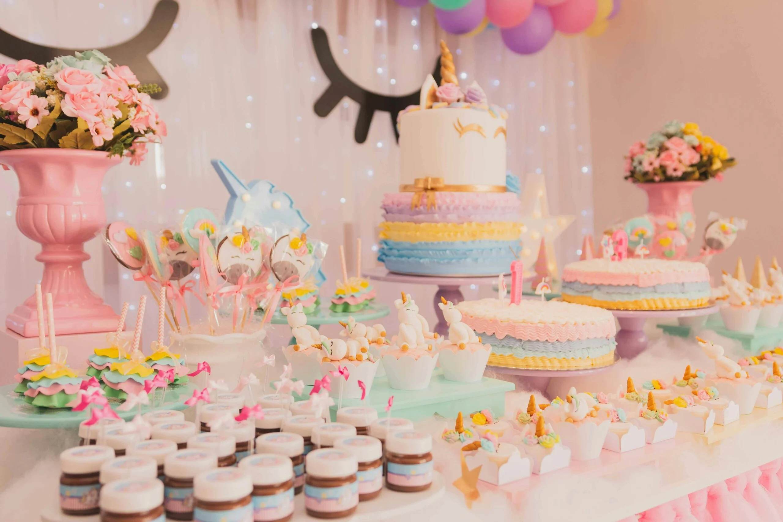 organisateur organisation décoration luxe fête fete anniversaire birthday luxury party ballon thème enfant adulte cadeaux invités gâteau  coin photo backdrop designer maiche morteau pontarlier Besançon suisse 