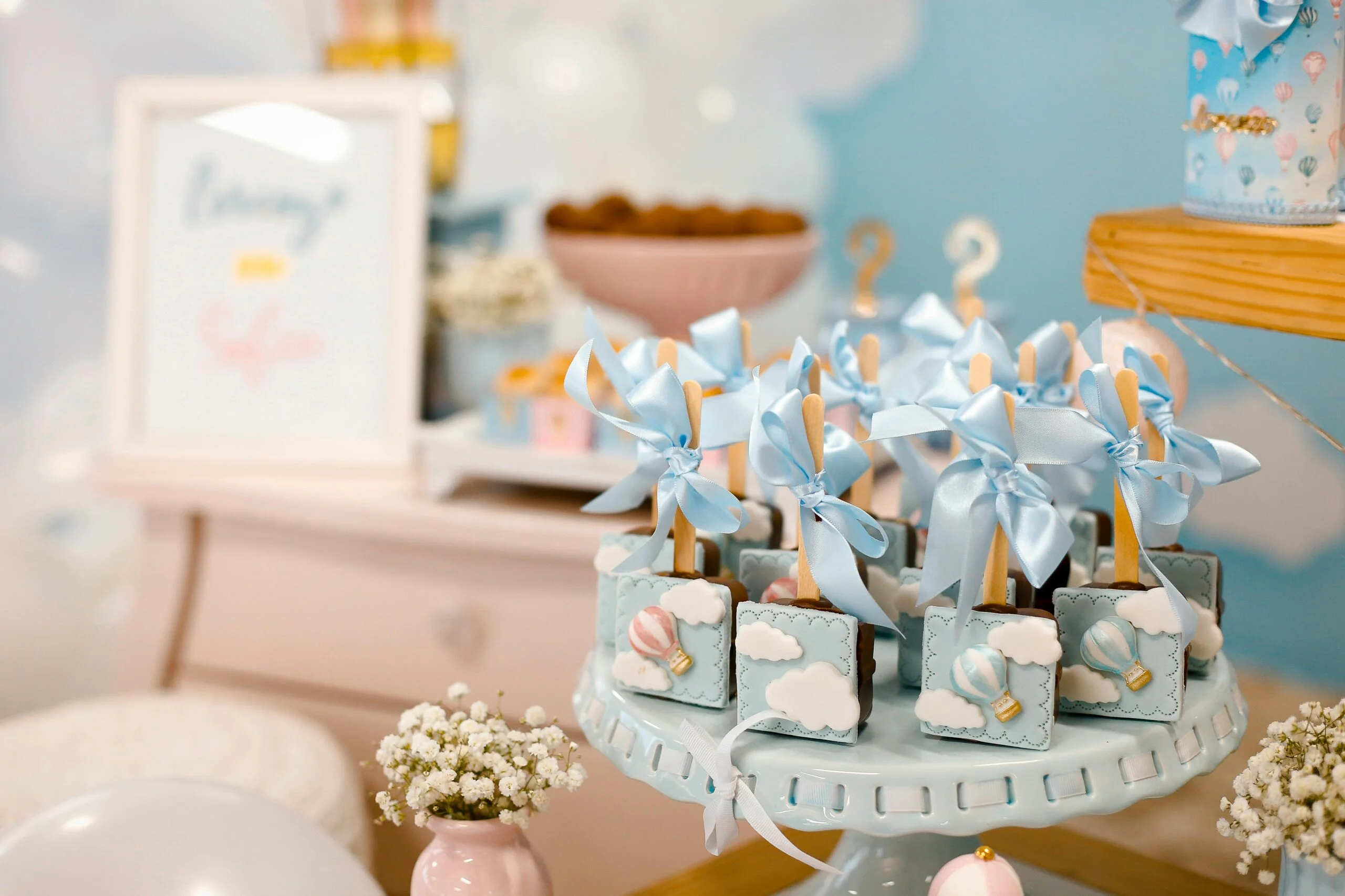 babu shower fête prénatale gender reveal découverte sexe bébé décoration fête ballon girl or boy event party organisation dragées église bapteme communion maiche morteau pontarlier Besançon suisse 